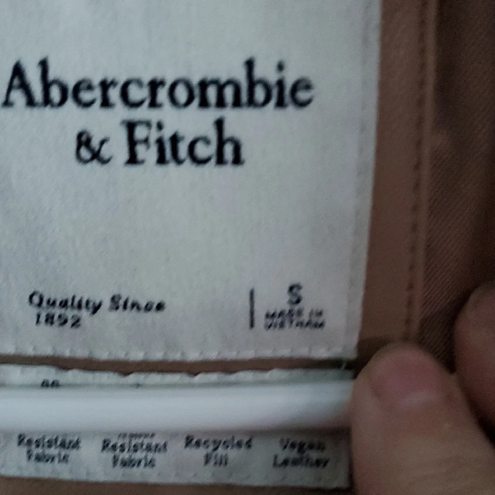 Abercrombie & Fitch Women's Tan Puffer Vest - Picture 3 of 7